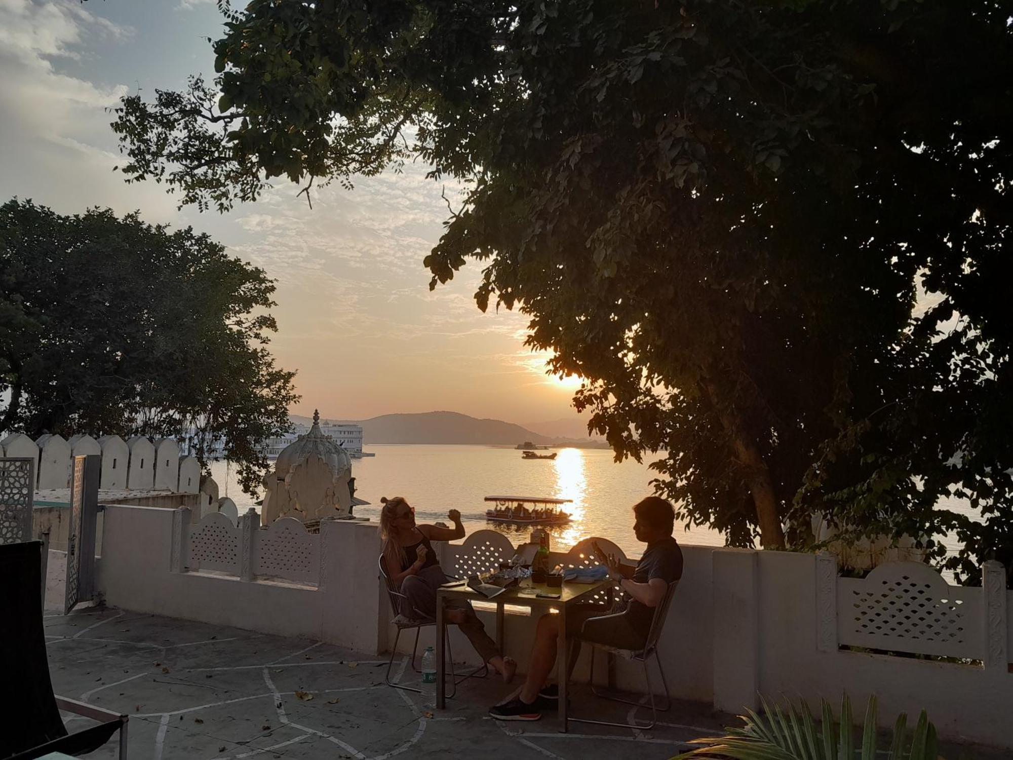 Paddy'S Loft The Lake View Hostel Udaipur Exterior foto