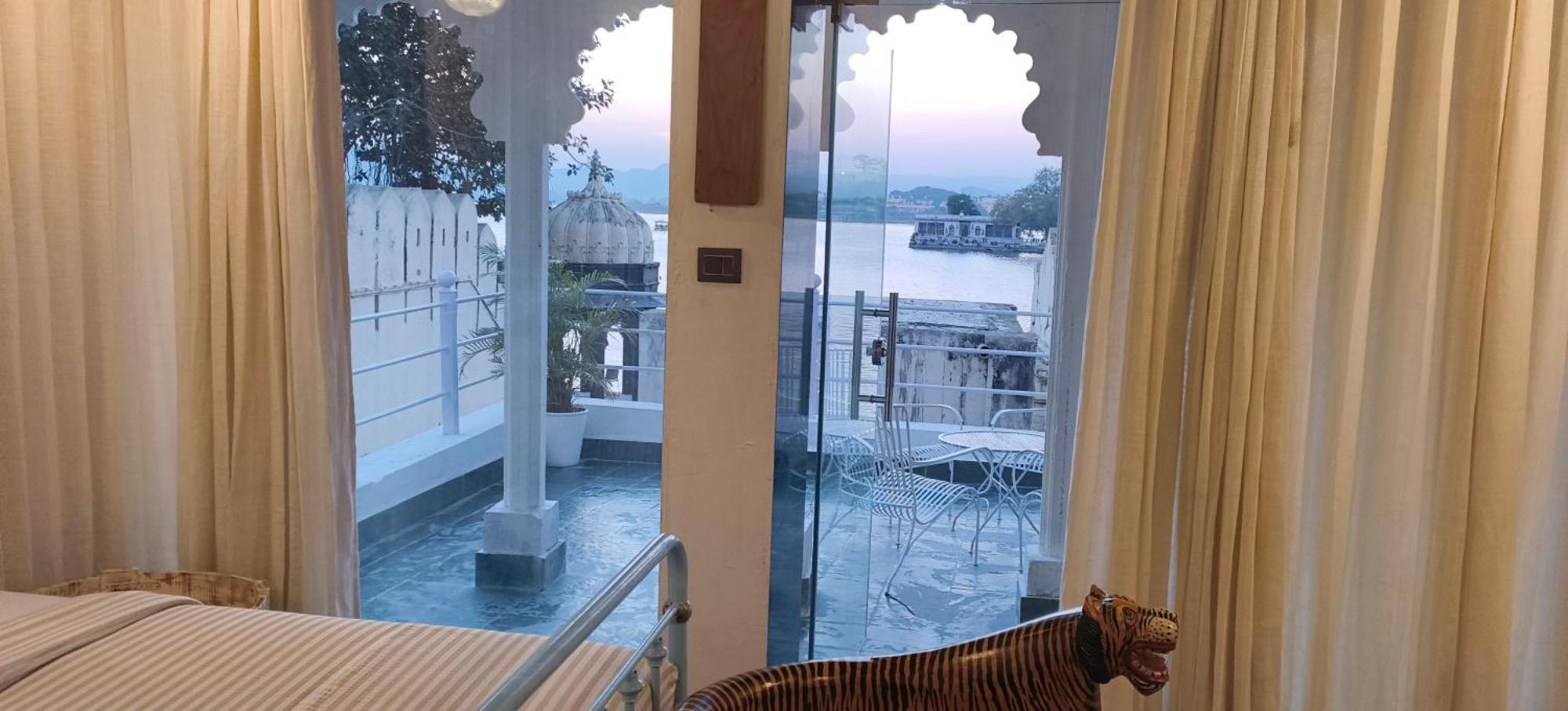 Paddy'S Loft The Lake View Hostel Udaipur Exterior foto